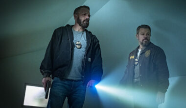 (L to R) Ben Affleck as Detective Sergeant J.D. Byrne and Matt Damon as Lieutenant Dane Dumars in The Rip.