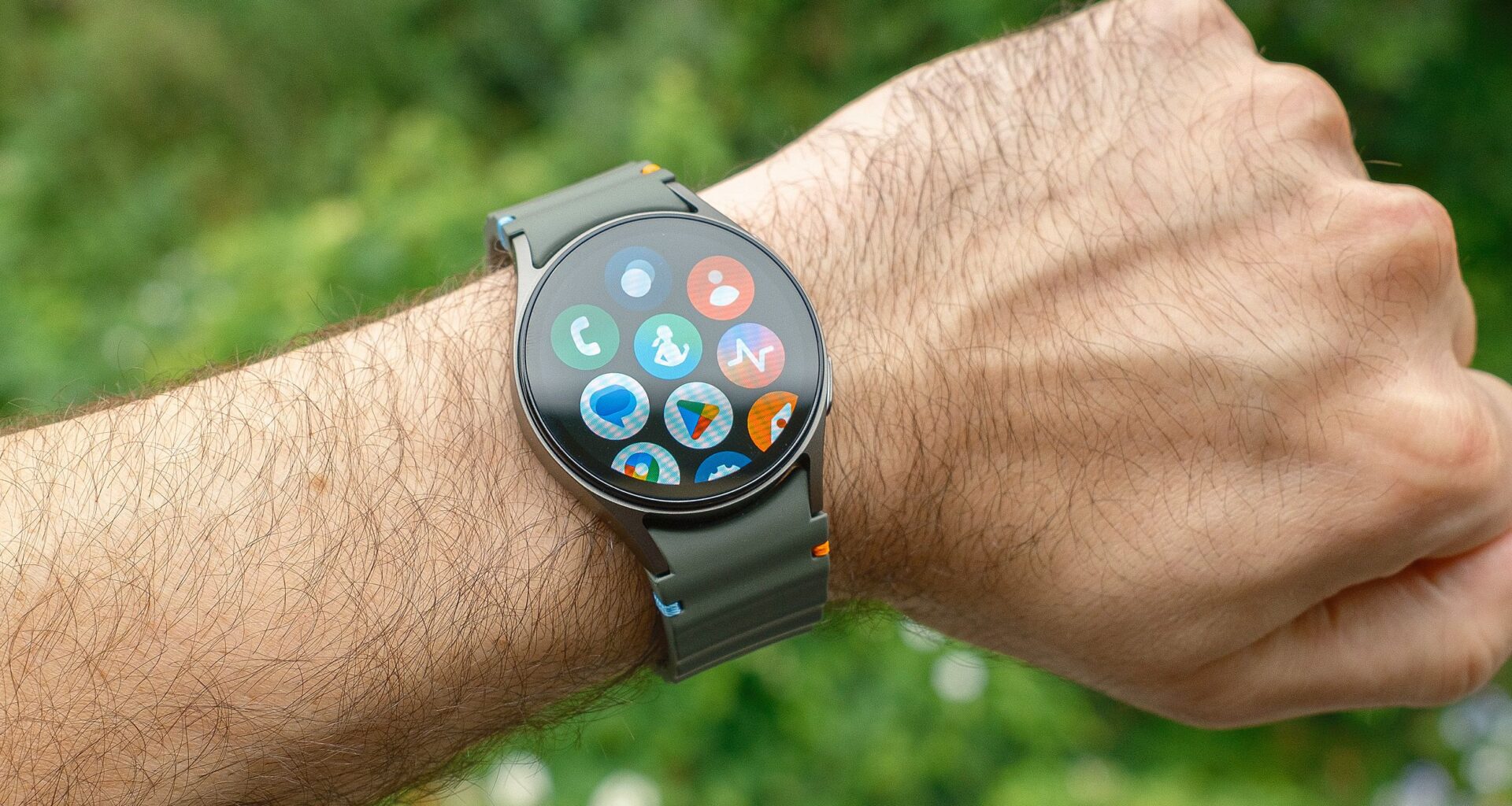 Just got an Android smartwatch? Install these 3 apps