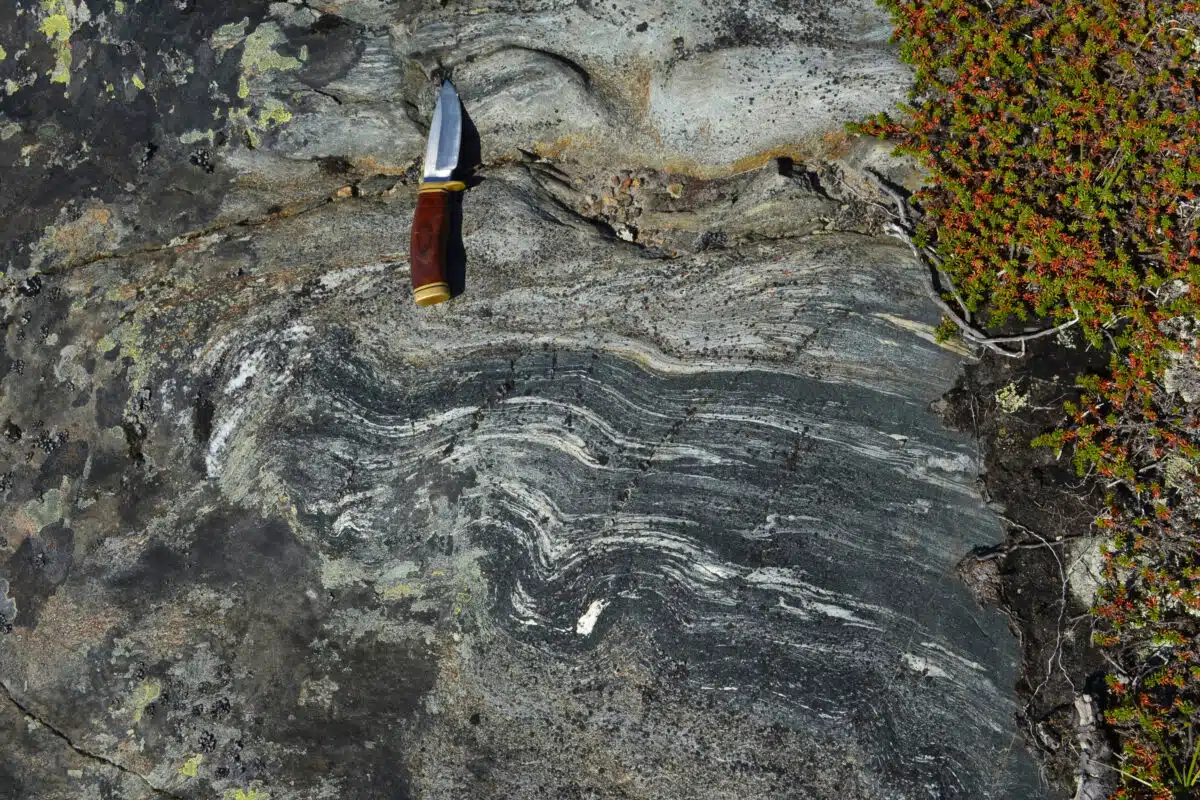 Rocks From Canada’s Nuvvuagittuq Greenstone Belt, Around 4.16 Billion Years Old, With A Knife For Scale.