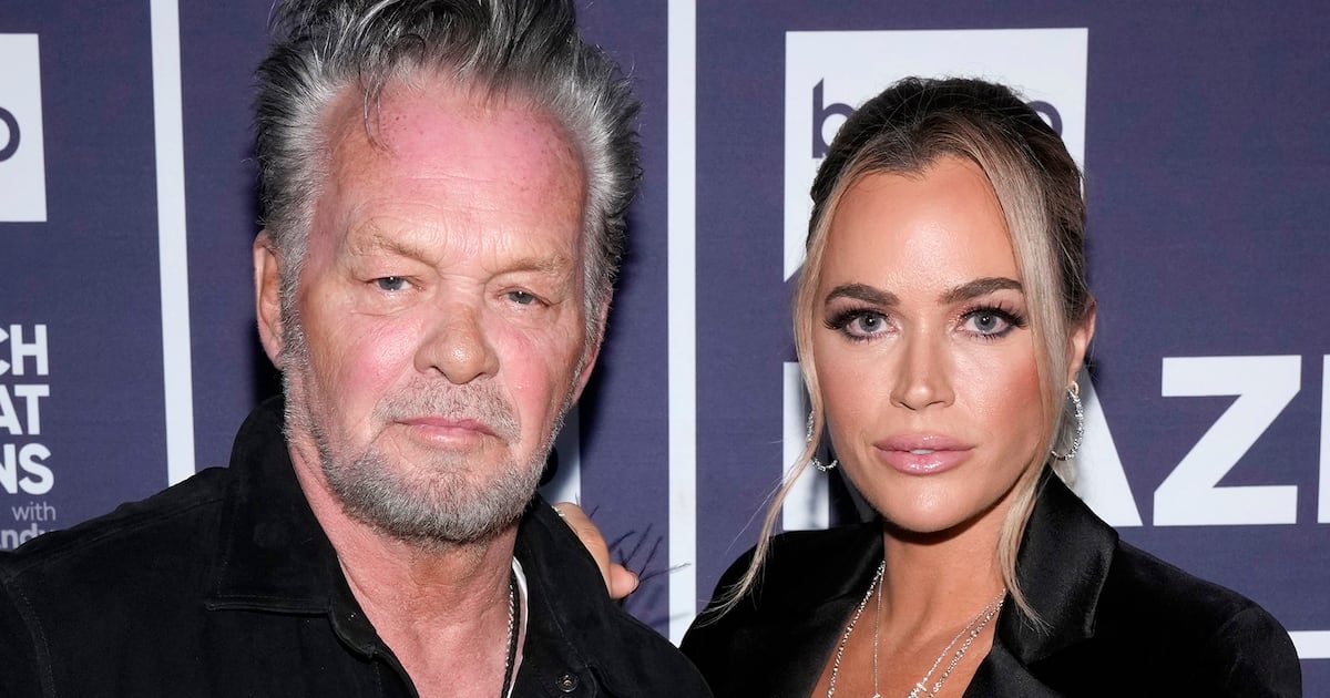 Two Florida Teens Killed After Sand Hole Collapses at Park - The Daily Beast