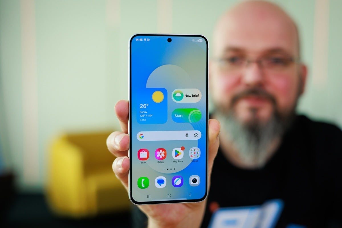 Samsung Galaxy S25 FE screen