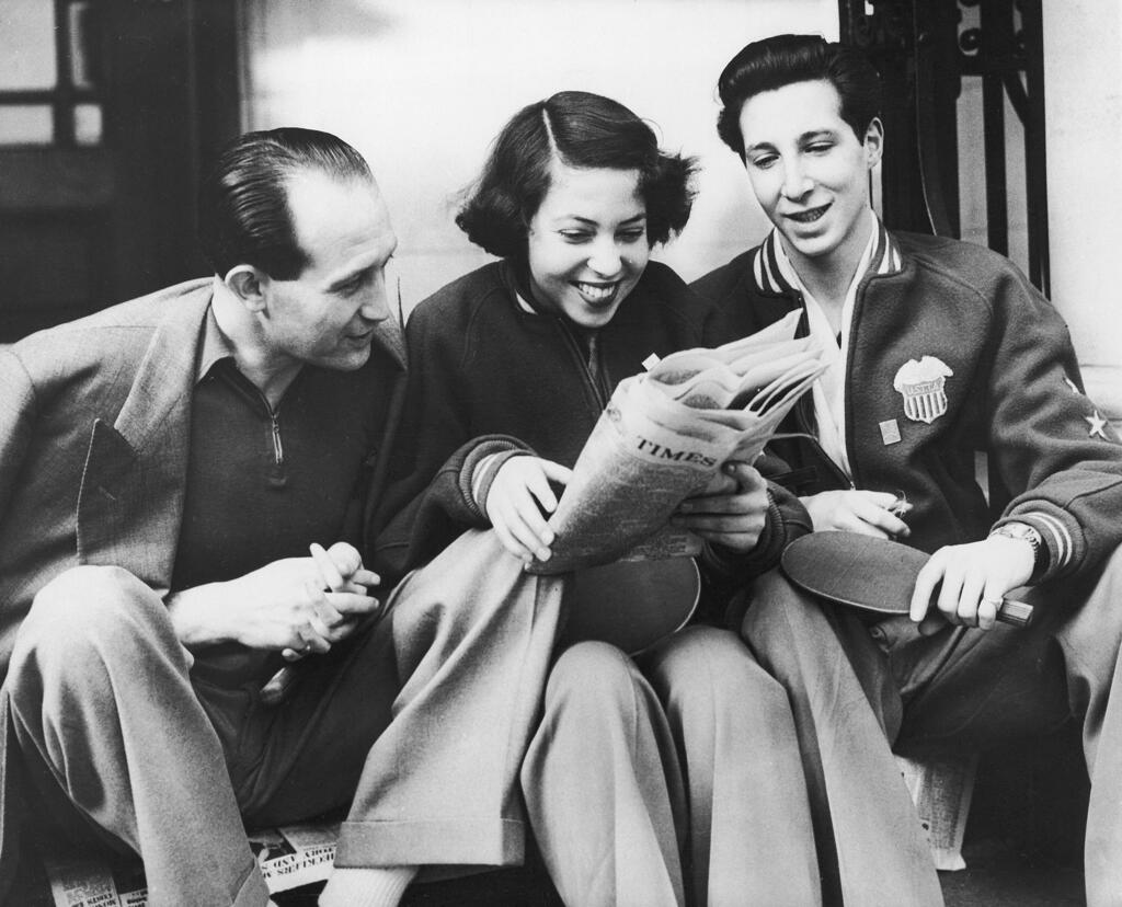 Marty Reisman and friends (Photo: AP) מרטי רייזמן