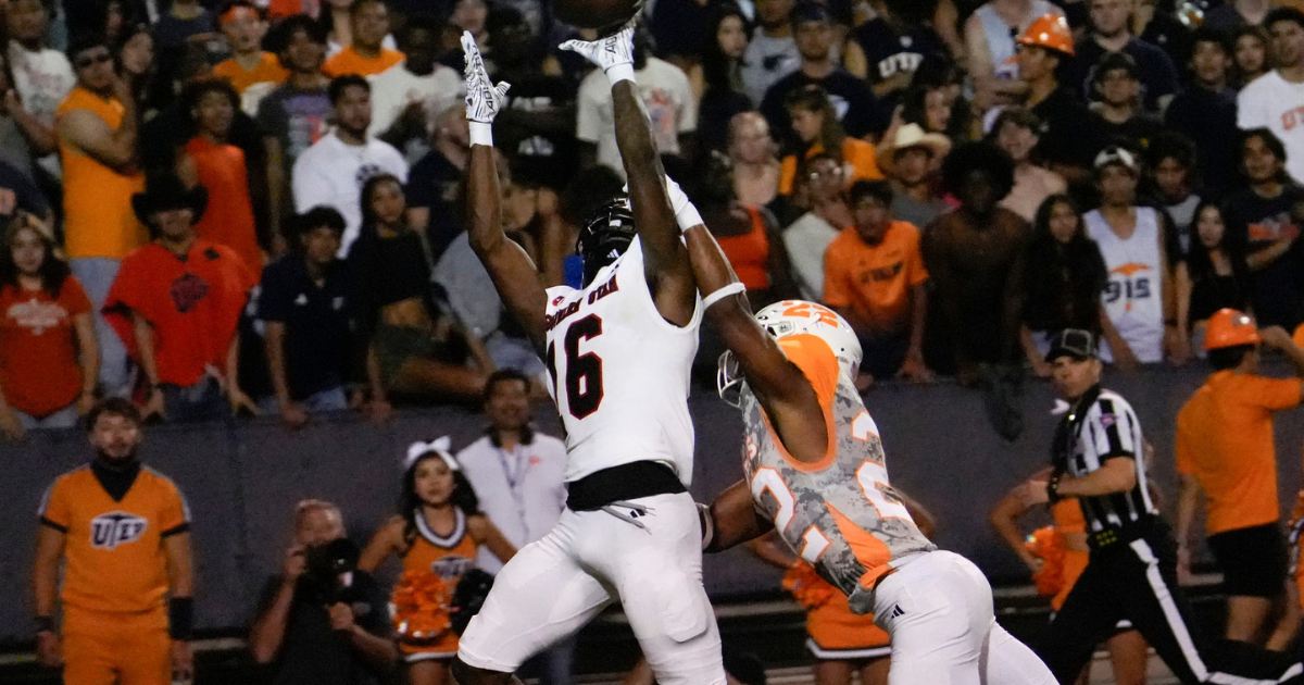 Southern Utah WR Shane Carr catches a pass against UTEP, via Omar Ornelas : El Paso Times : USA TODAY NETWORK