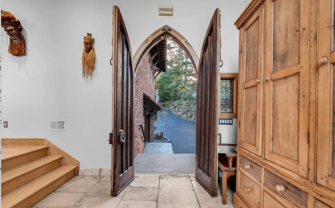 Tower House in Atlantic Highlands