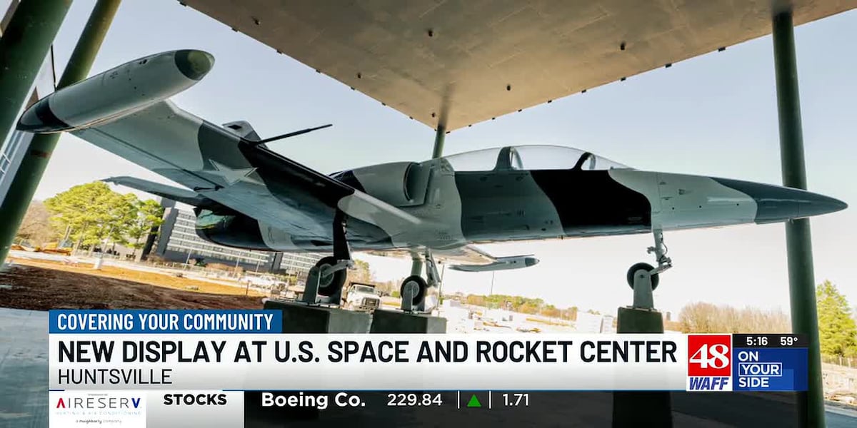 L‑39 Albatross lands at Inspiration4 entrance