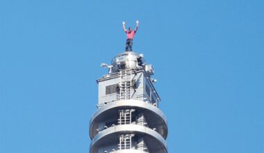 Netflix’s Skyscraper Live updates: Alex Honnold makes history as he reaches top of 1,667ft tower without ropes or safety gear