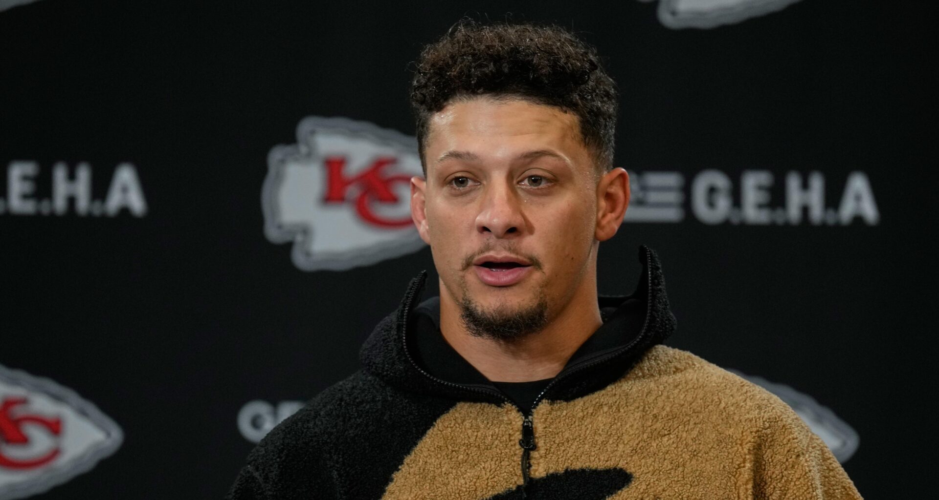 Patrick Mahomes Wears Oregon Jersey in Video After Losing Bet on Texas Tech Bowl Game