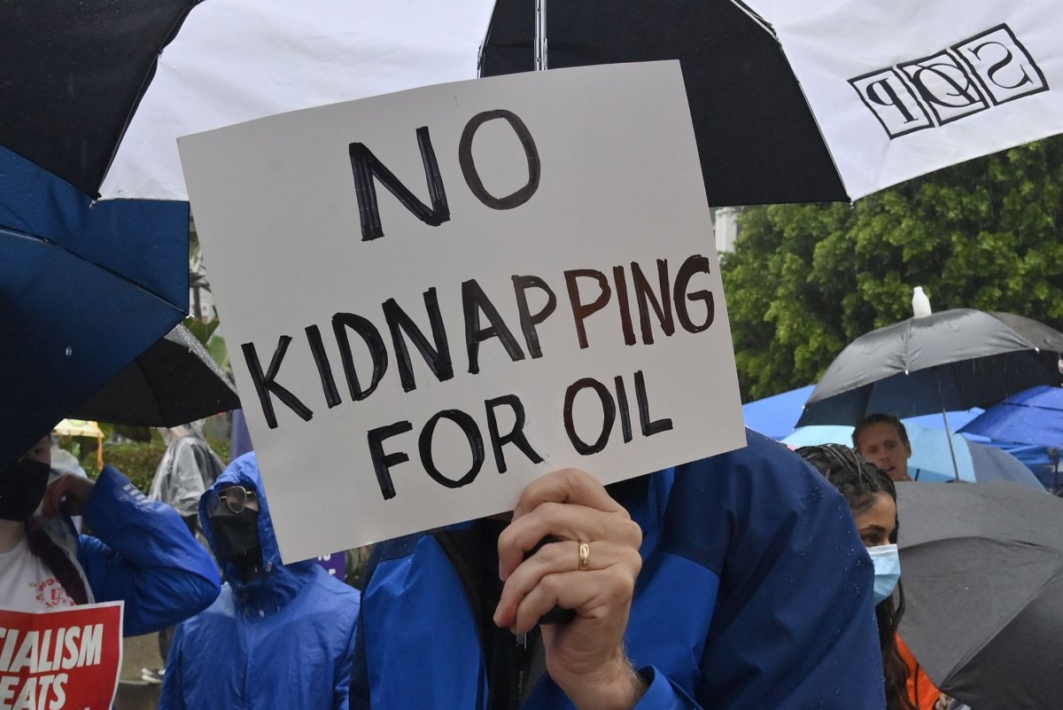 Trump: Venezuela to give U.S. tens of millions of barrels of oil