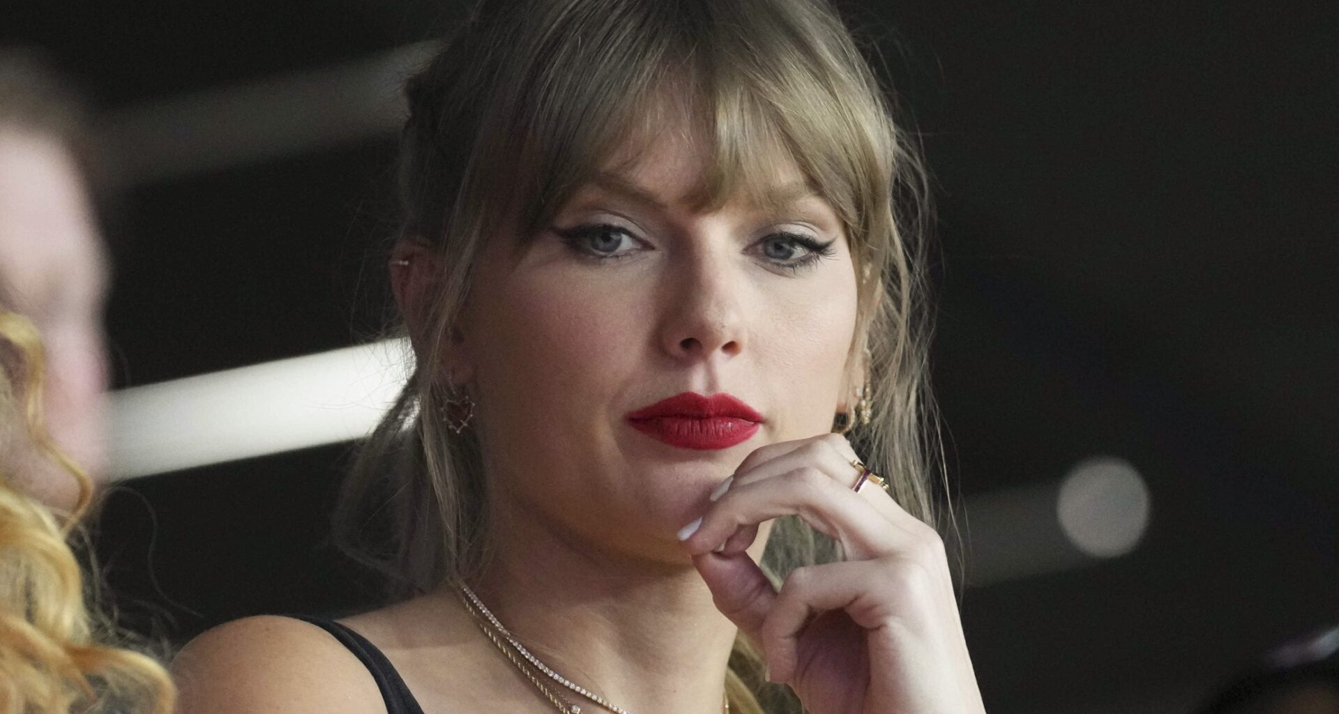 World reacts to horrible Taylor Swift news