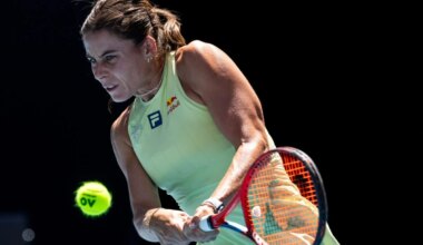 Emma Navarro in action ahead of WTA Doha.