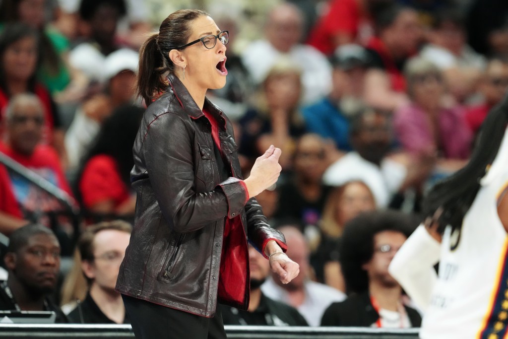 Indiana Fever head coach Stephanie White vs the Las Vegas Aces