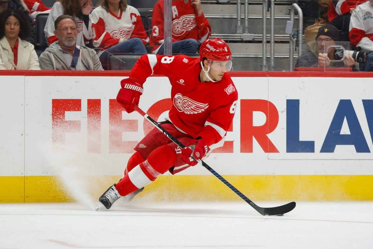 Red Wings extend defenseman Ben Chiarot with three-year deal