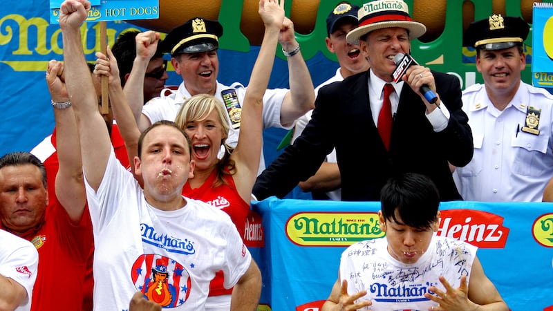 articles/2011/07/03/joey-chestnut-s-secrets-to-winning-nathan-s-hot-dog-eating-contest/joey-chestnut-schneiderman_wdjelt