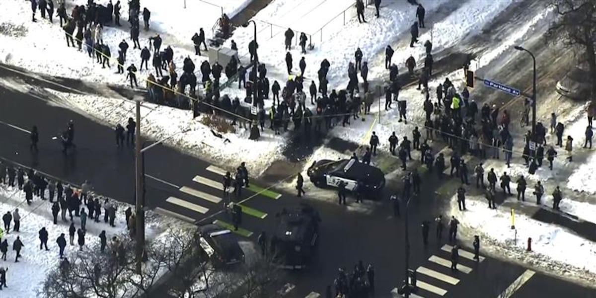 ICE officer involved in Renee Good’s death suffers internal bleeding, reports say