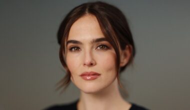 'The 99'ers' Movie Casts Zoey Deutch In Lead Role