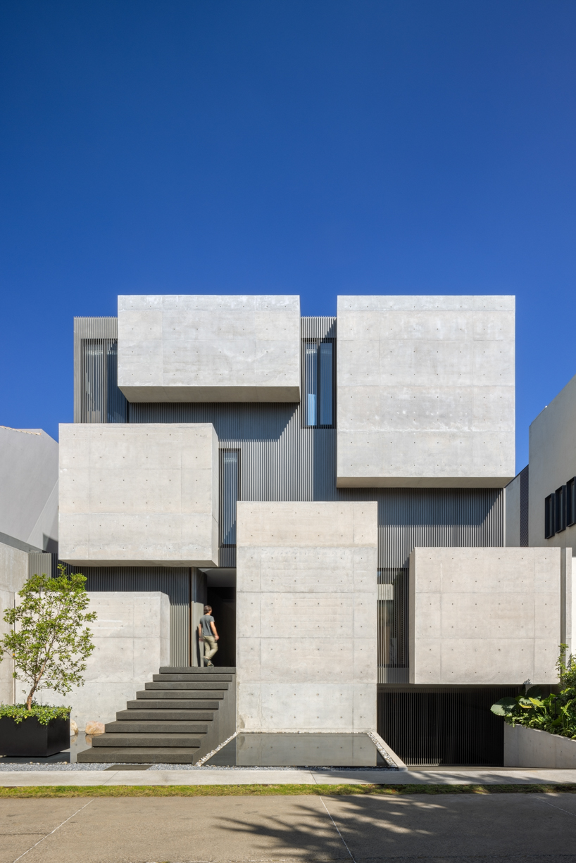 six extruded concrete volumes sculpt brutalist villa’s facade in mexico city
