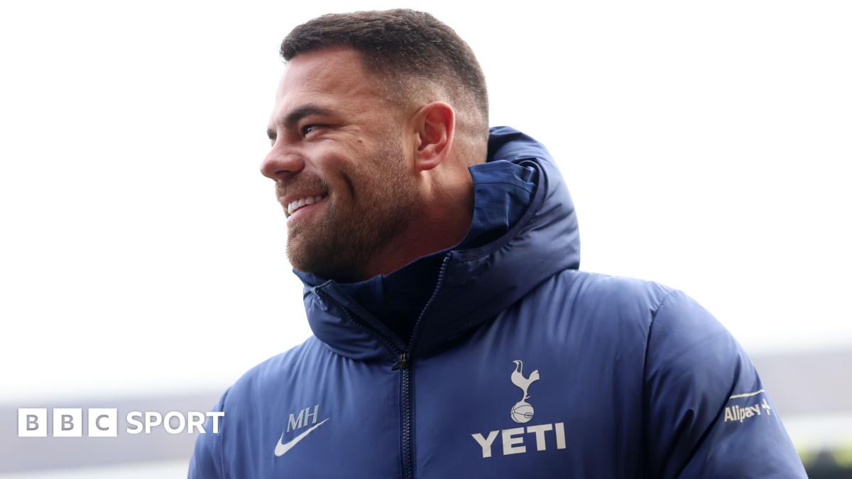 Martin Ho, Manager of Tottenham Hotspur, looks on prior to the Adobe Women's FA Cup Fourth Round match between Tottenham Hotspur and Leicester City
