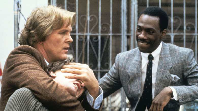 Nick Nolte as Jack and Eddie Murphy as Reggie, questioning a suspect in 48 Hrs.