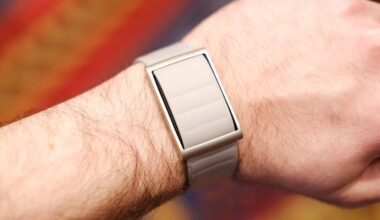 I just went hands-on with the Luna Band fitness tracker — and it beats the Whoop 5.0 in 3 big ways