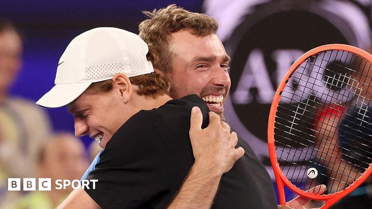 Amateur player Jordan Smith hugs Australian Open champion Jannik Sinner after beating him in the One Point Slam