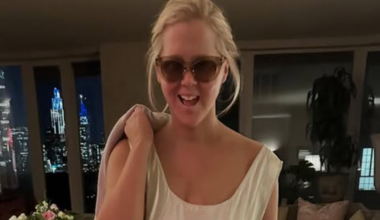 Amy Schumer Posts Bikini Photos With Her New Year's Goal