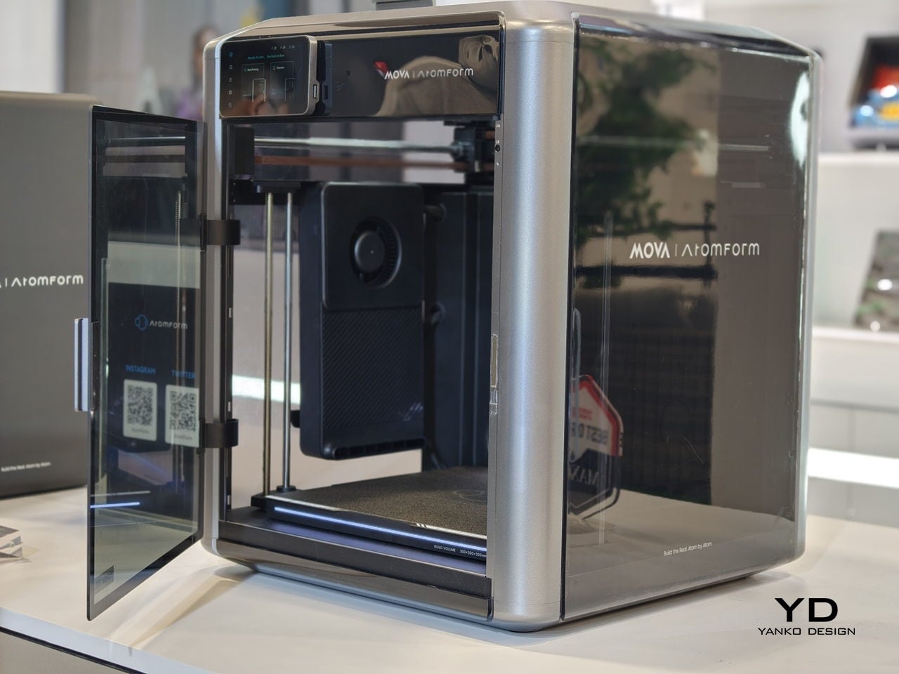 AtomForm Palette 300 3D Prints in 36 Colors With 12 Dedicated Nozzles