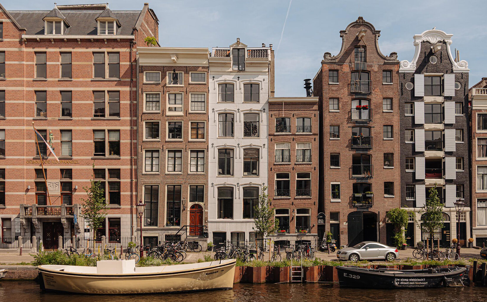 Live vertically in a 17th-century Amsterdam canal house