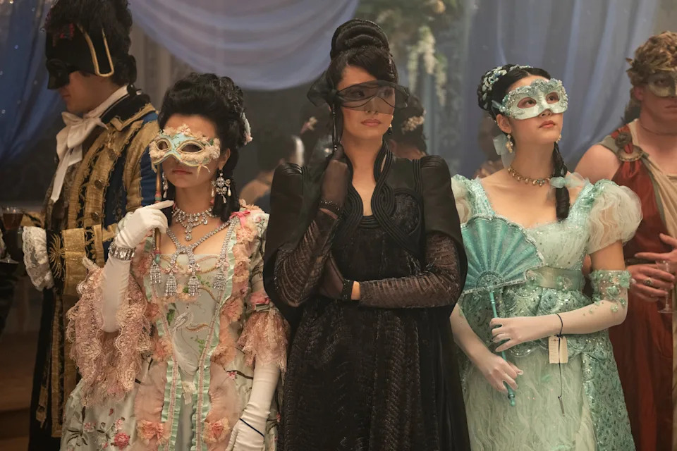 Michelle Mao as Rosamund Li, Katie Leung as Lady Araminta Gao, Isabella Wei as Posy Li in the first episode of "Bridgerton" season 4.