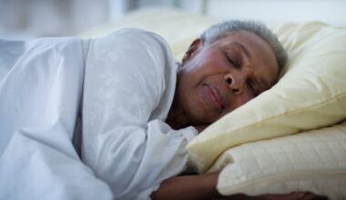 Over 60, Is It Better to Wake Up Early or Sleep Longer?