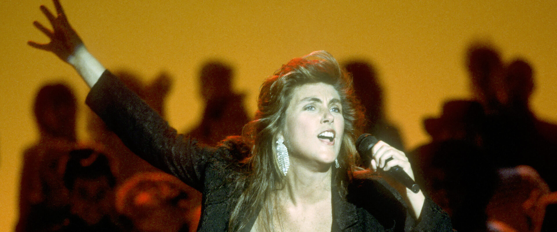 How Laura Branigan Took an Italian Classic and Turned It Into an 80s Post-Disco Hit