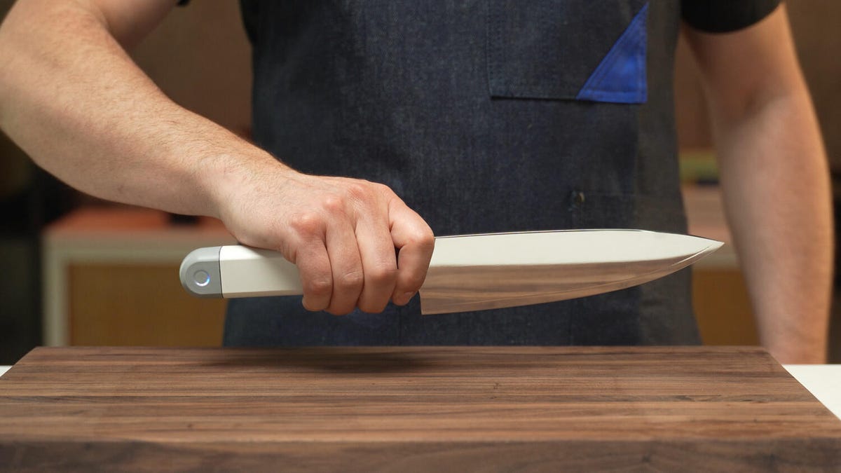 What It's Like to Slice Food With an Ultrasonic Knife That Vibrates 30,000 Times Per Second