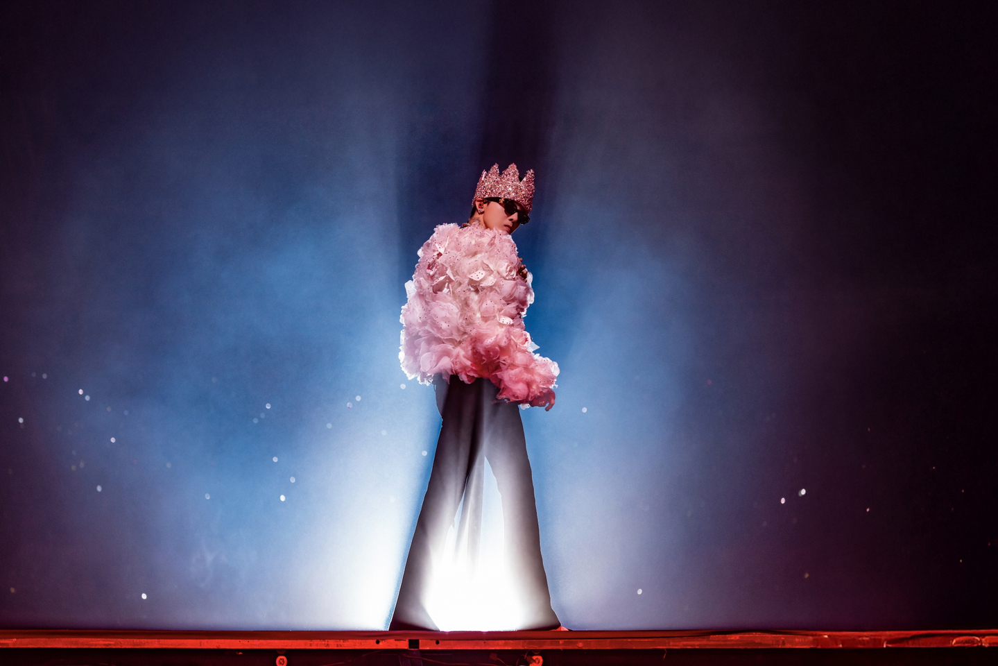 G-Dragon performs during an encore concert of his “Ubermensch” world tour at Gocheok Sky Dome in western Seoul, held on Dec. 12, 13 and 14. [GALAXY CORPORATION]