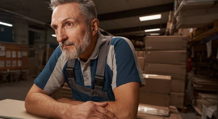 Want to retire in 2026 and spend $10,000/month without stressing about the US economy? Here’s how much you need