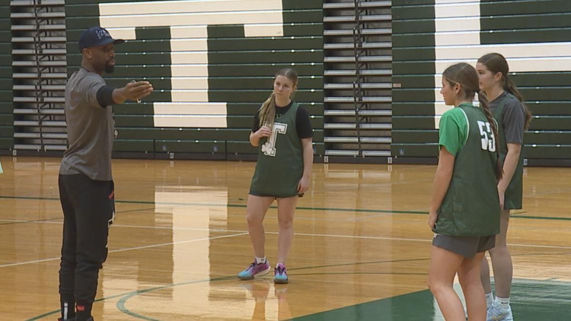 Norris Cole leads Shamrocks Girls Basketball to best start in nearly a decade; NBA champ uses pro experience in first coaching gig