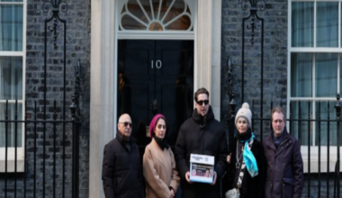 Family of Lindsay and Craig Foreman held in Iran take petition to No 10