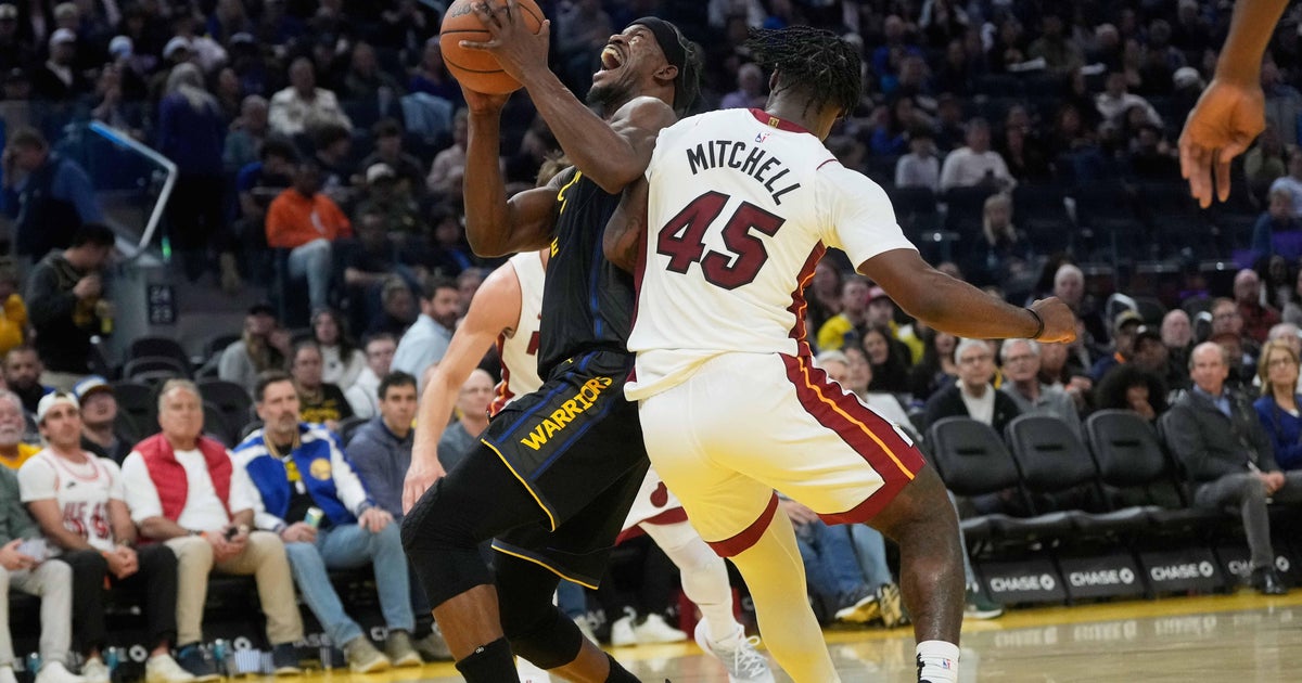 Golden State Warriors star Jimmy Butler goes down with right knee injury in win over Heat