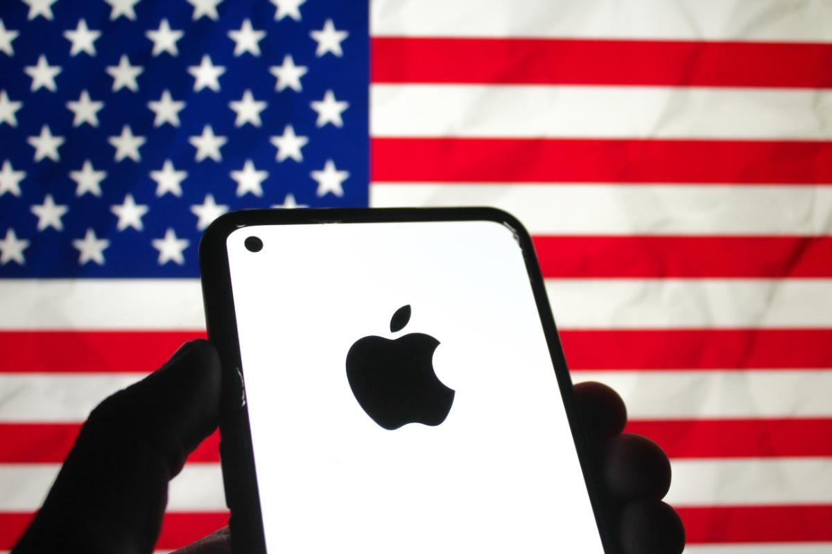 Connected Glasses, Foldable iPhone, and New Siri... Why 2026 Promises to Be Decisive for Apple?