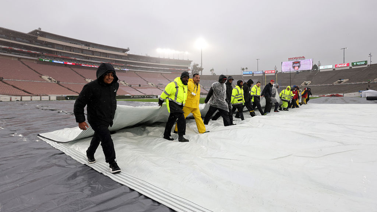 'College GameDay' Hosts Were Woefully Unprepared For The Rose Bowl Monsoon