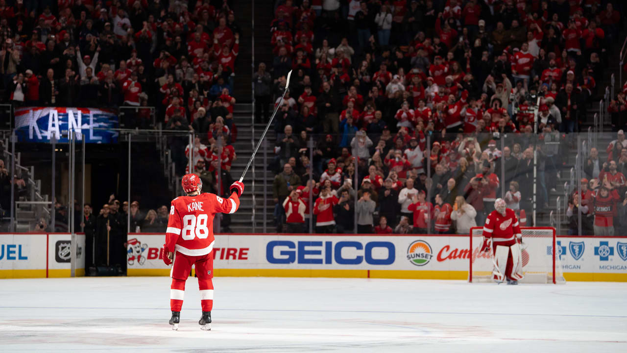 Kane passes Modano to become all-time leading U.S.-born scorer