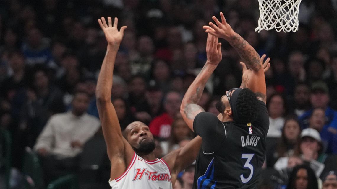 Rockets' Sengun leaves game vs. Mavericks early with ankle sprain