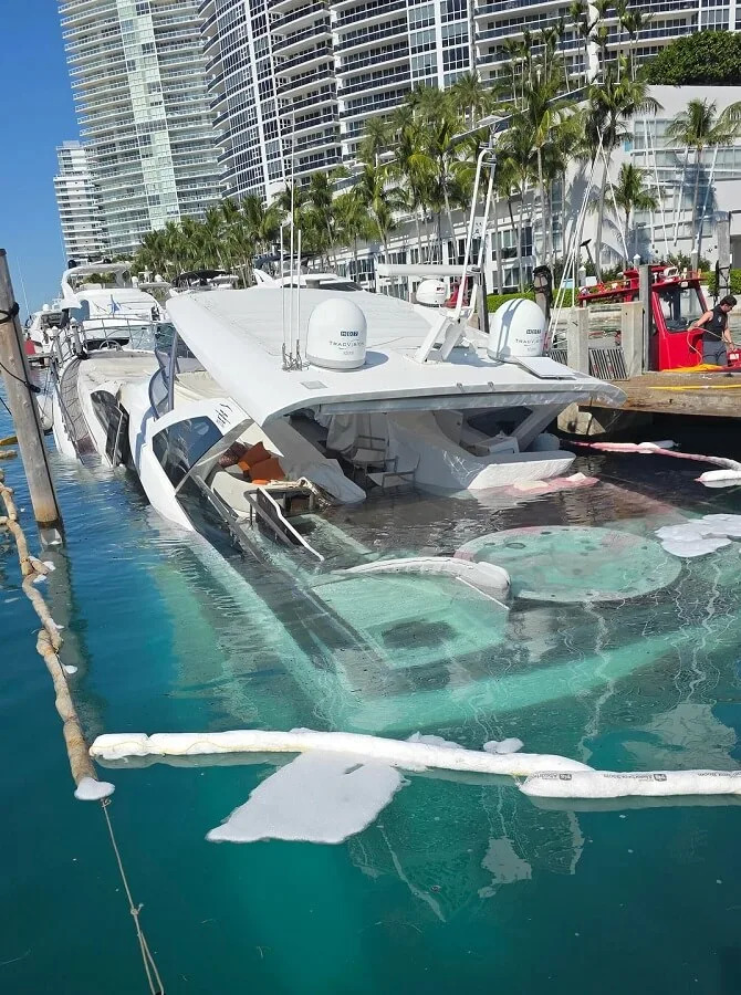 A series of photos posted to Reddit shows a yacht engulfed in smoke at a busy U.S. marina, and the aftermath is just as unsettling as the blaze itself.