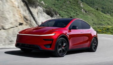 Tesla paywalls lane centering on new Model 3 and Model Y purchases