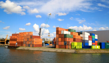 Dutch US exports fall, pension fund ABP cuts US investment