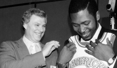 Mark Aguirre takes his place as Mavs royalty