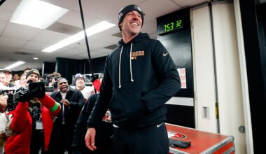 Shanahan Addresses Warner, Kittle and Short-Week Prep Ahead of Divisional Round in Seattle