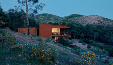 faulkner architects brings off-grid living to northern california