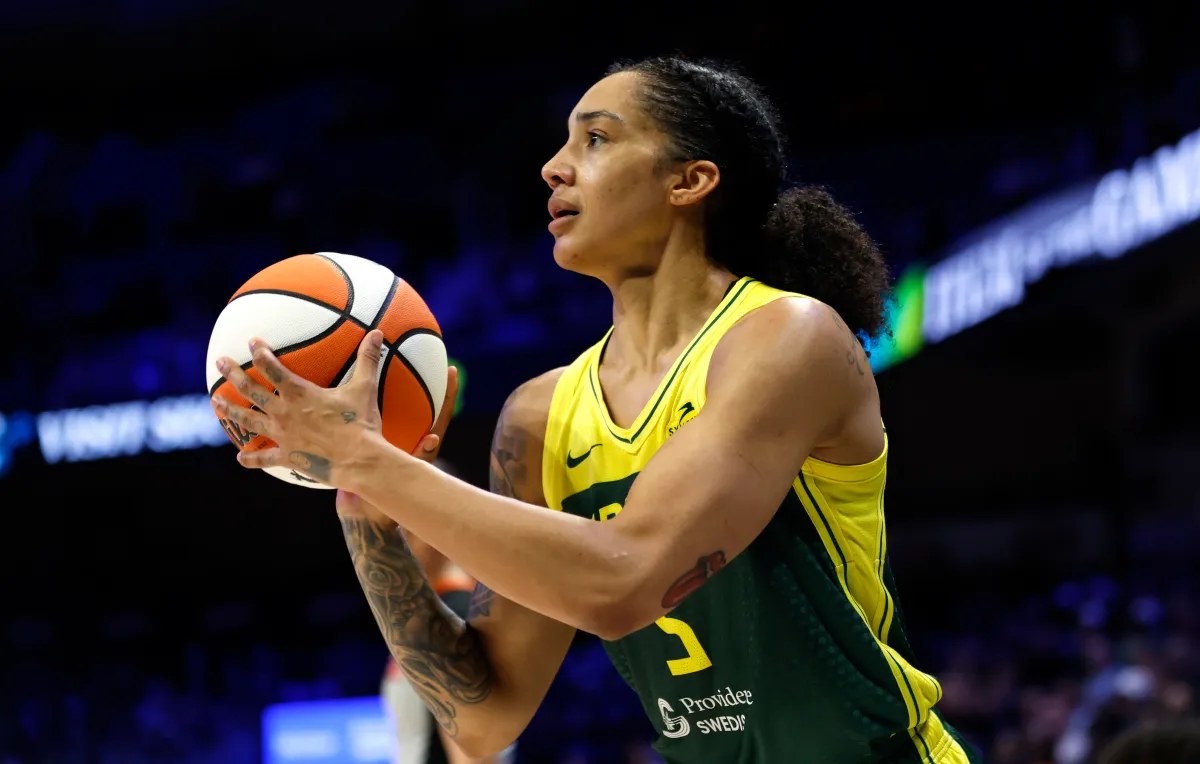 ARLINGTON, TEXAS - MAY 19: Gabby Williams #5 of the Seattle Storm shoots the ball against the Dallas Wings during the second half at College Park Center on May 19, 2025 in Arlington, Texas. NOTE TO USER: User expressly acknowledges and agrees that, by downloading and/or using this photograph, user is consenting to the terms and conditions of the Getty Images License Agreement.