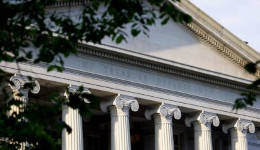 Danish pension fund to sell $100 million in U.S. Treasuries due to "poor U.S. government finances"