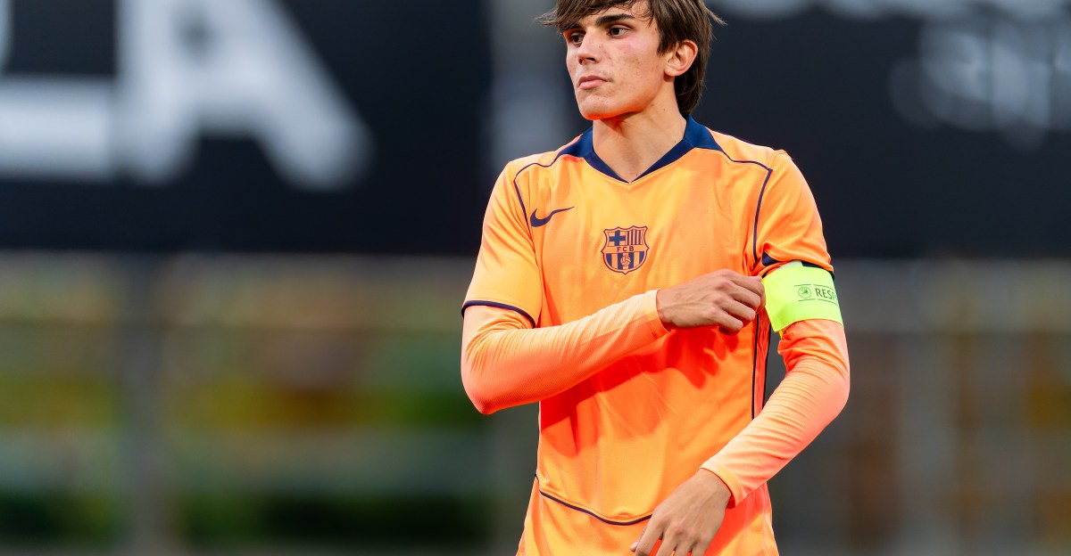 Barcelona to insert hefty sell-on clause in Andres Cuenca’s Como transfer