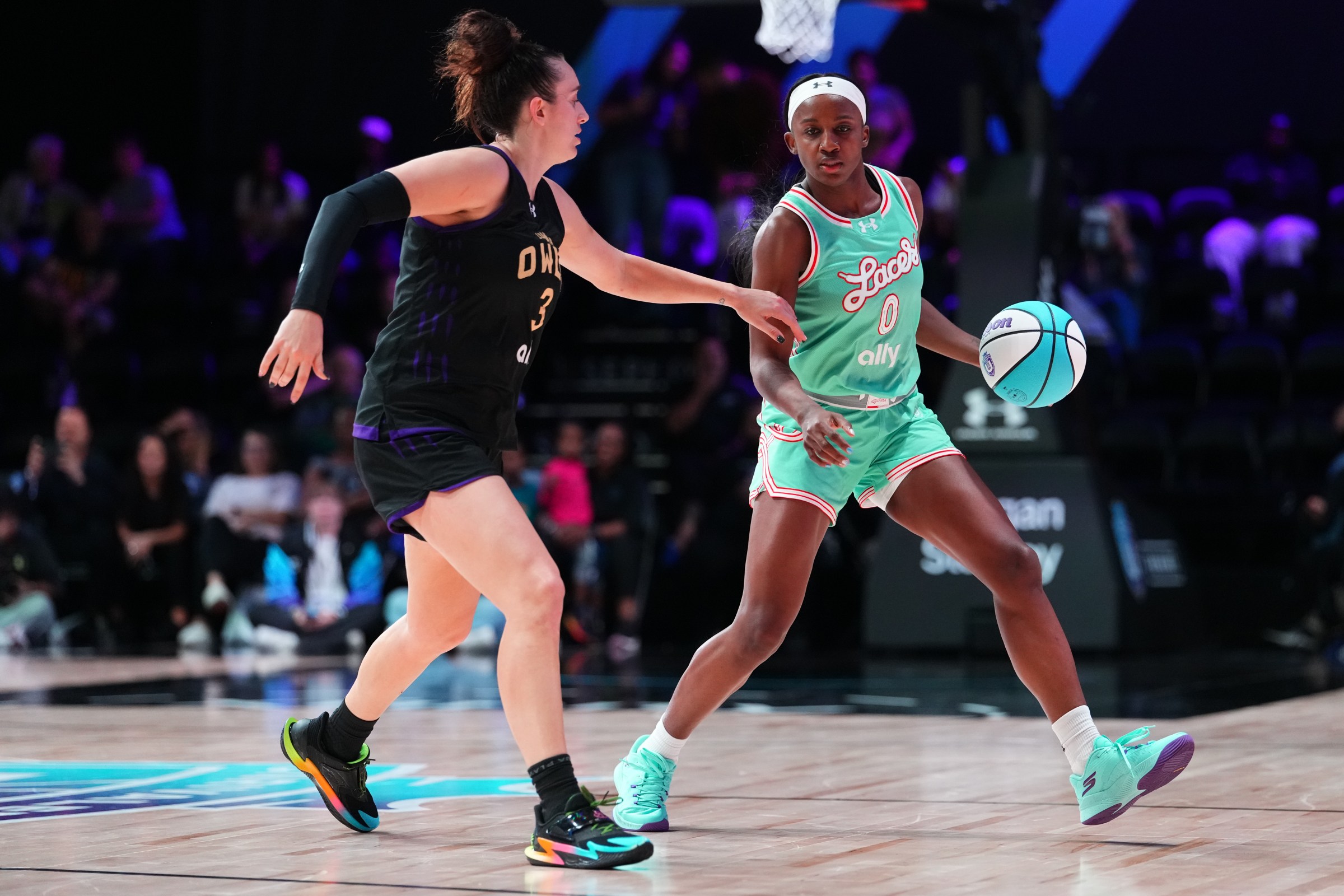 Marina Mabrey defends Jackie Young.